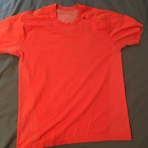 Lululemon Men’s metal vent tee SS XL